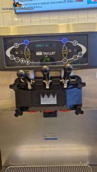 M�quina para hacer helado espresso de acero inoxidable Top Taylor con 3 boquillas