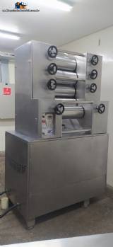Molino refinador de rodillos de cuchillas JAF INOX y carcasa homogeneizadora para chocolates