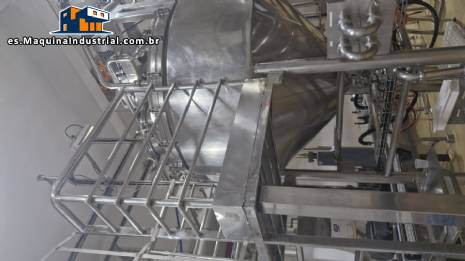 Tanque de compensaci�n en acero inoxidable con agitador, 2000 litros.