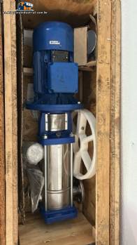 Bomba centr�fuga vertical multietapa