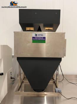 Dosificadora y pesadora autom�tica Cetro con 2 b�sculas, capacidad de 2 a 10 kg, hasta 40 paquetes por minuto.