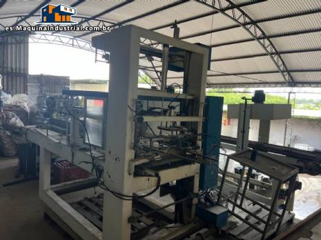 Empacadora autom�tica con t�nel de retracci�n para botellas y frascos en fardos.