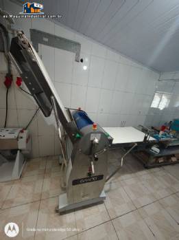 Laminadora de masa GRANO de 12 kg para hojaldre, pasteles y risoles.