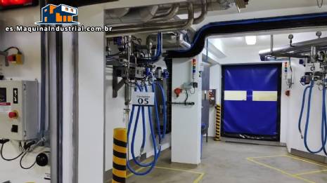 Sistema de esterilizaci�n de contenedores de acero inoxidable Spirax Sarco con v�lvulas autom�ticas.