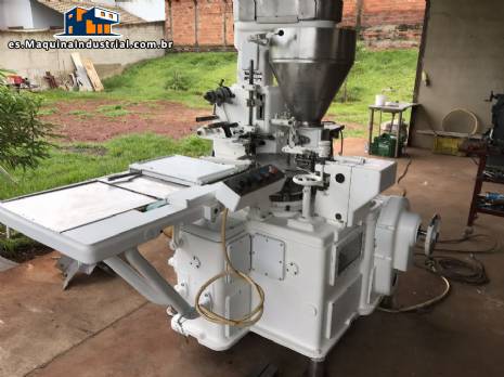 M�quina para prensar y envolver caldos de carne Corazza