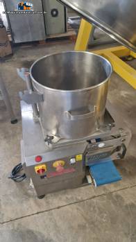Máquina automática para formar hamburguesas Minerva Omega Group 2018, con capacidad para producir hasta 2.100 hamburguesas por hora. Máquina automática para formar hamburguesas Minerva Omega Group 2018, con capacidad para producir hasta 2.100 hamburguesas por hora.