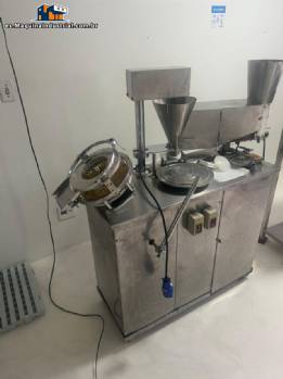 Máquina encapsuladora semiautomática Capsutec para 10.000 cápsulas rígidas por hora Máquina encapsuladora semiautomática Capsutec para 10.000 cápsulas rígidas por hora