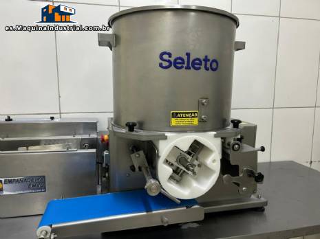 Máquina formadora de nuggets para cubos de carne y hamburguesas. Capacidad de producción: 2100 unidades por hora. Máquina formadora de nuggets para cubos de carne y hamburguesas. Capacidad de producción: 2100 unidades por hora.