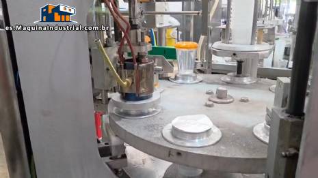 Máquina rotativa de llenado y dosificación con unidad de taponado y sellado para vasos y botellas, con capacidad para 2.000 unidades. Máquina rotativa de llenado y dosificación con unidad de taponado y sellado para vasos y botellas, con capacidad para 2.000 unidades.