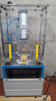 Prensa hidráulica Claumaq para pastillas de jabón 800 unidades/hora Prensa hidráulica Claumaq para pastillas de jabón 800 unidades/hora